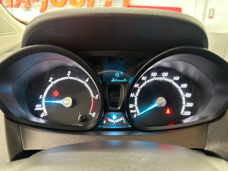 Ford Transit Courier vaihtoauto