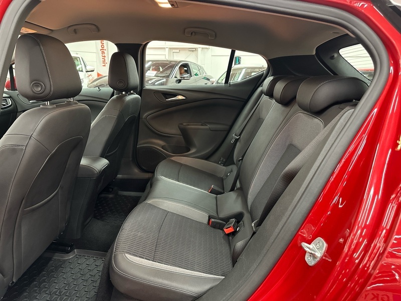 Opel Astra vaihtoauto