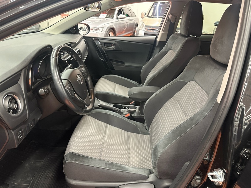 Toyota Auris vaihtoauto