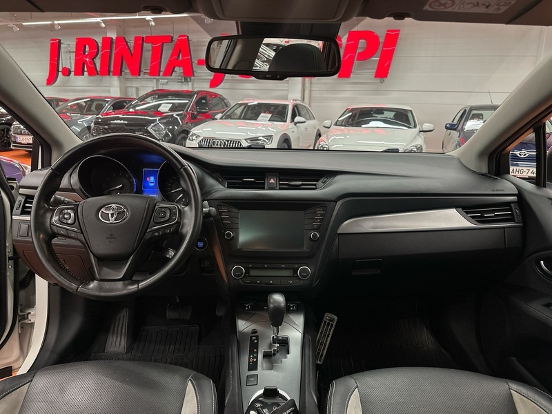 Toyota Avensis vaihtoauto