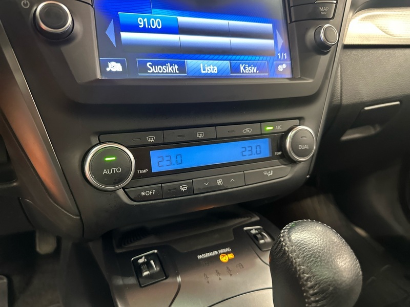 Toyota Avensis vaihtoauto