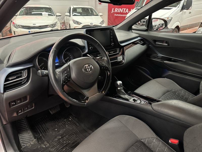 Toyota C-HR vaihtoauto