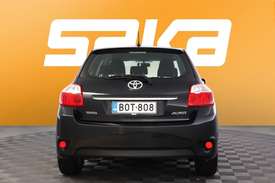 Toyota Auris vaihtoauto