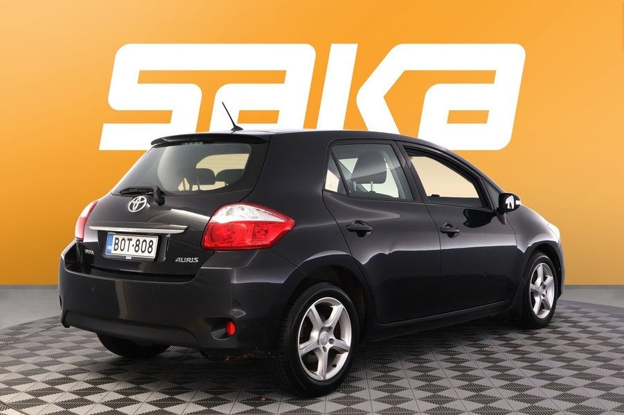 Toyota Auris vaihtoauto