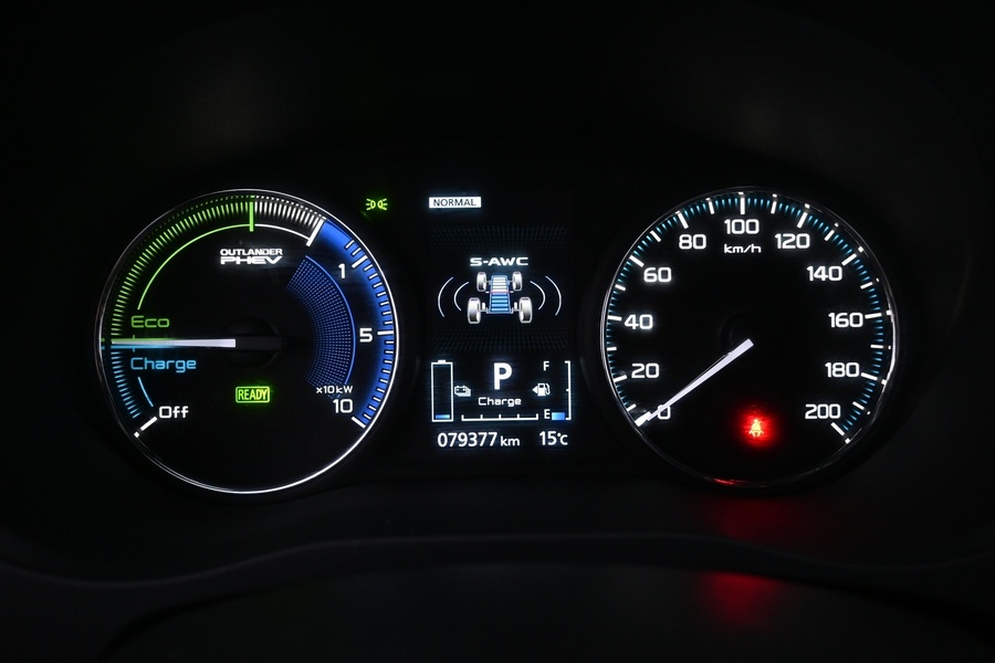 Mitsubishi Outlander PHEV vaihtoauto