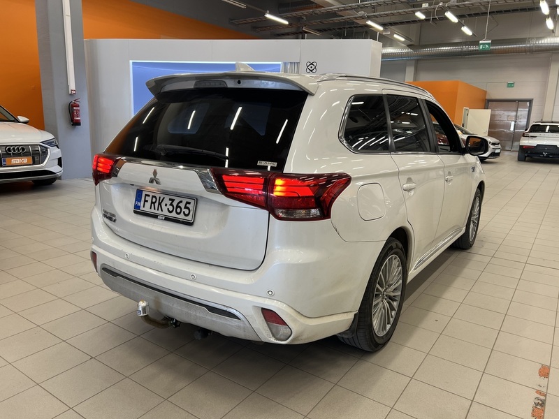 Mitsubishi Outlander PHEV vaihtoauto