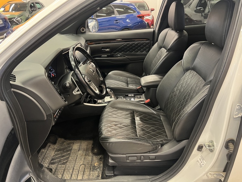 Mitsubishi Outlander PHEV vaihtoauto