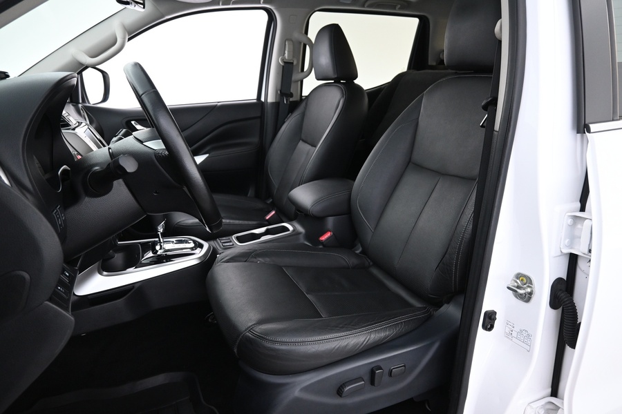 Nissan Navara vaihtoauto