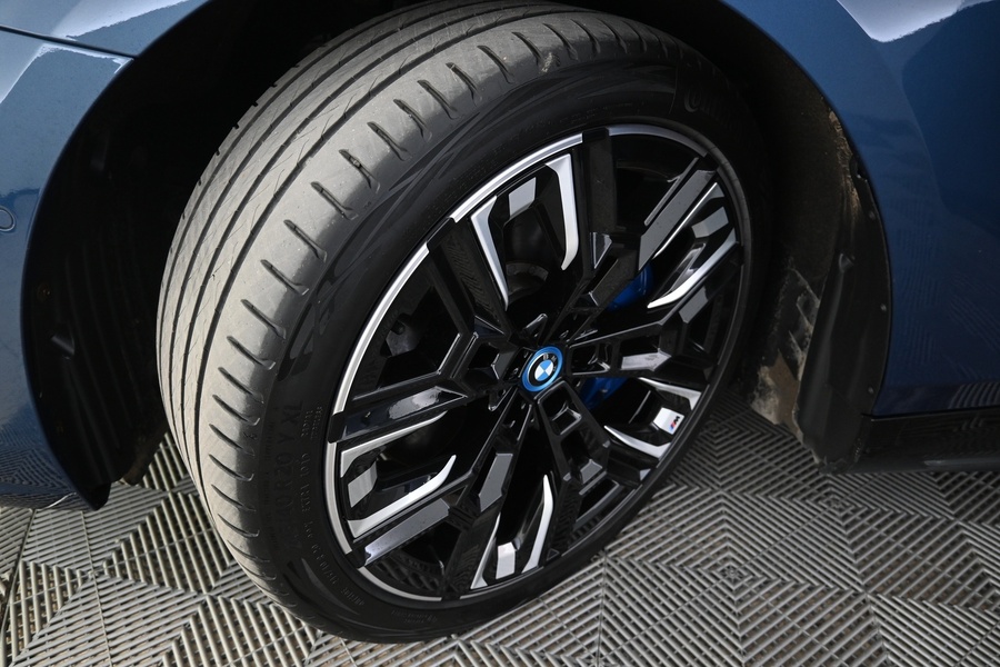 BMW i5 M60 vaihtoauto