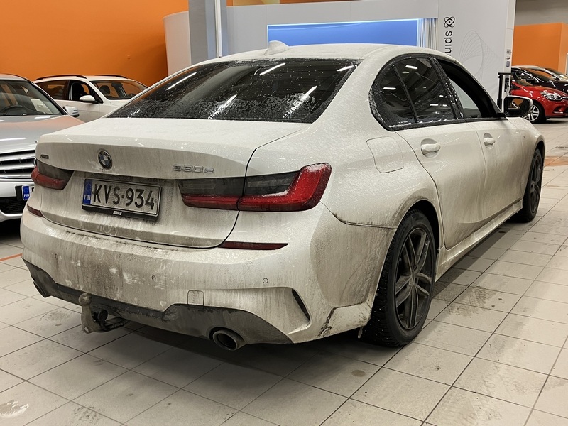 BMW 330 vaihtoauto