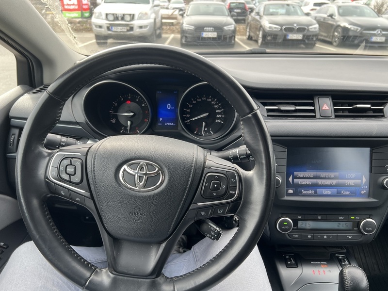 Toyota Avensis vaihtoauto