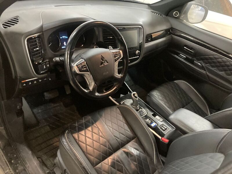 Mitsubishi Outlander PHEV vaihtoauto