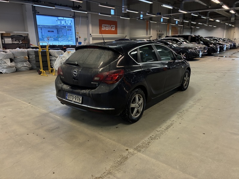 Opel Astra vaihtoauto