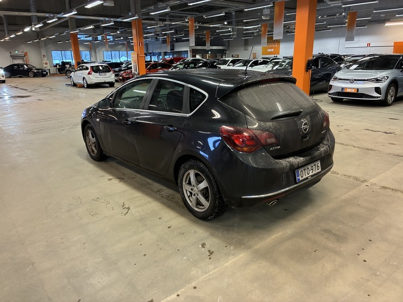 Opel Astra vaihtoauto