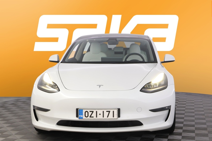 Tesla Model 3 vaihtoauto