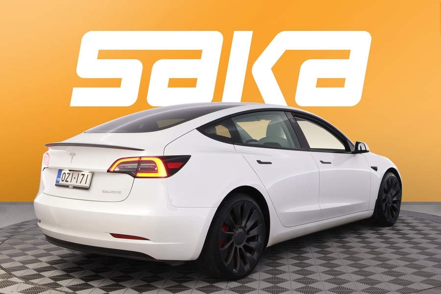 Tesla Model 3 vaihtoauto