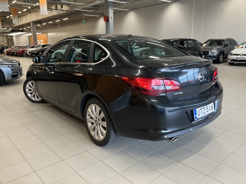 Opel Astra vaihtoauto