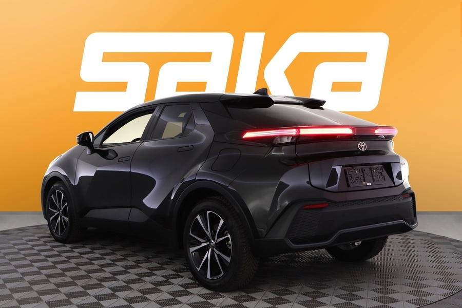 Toyota C-HR vaihtoauto