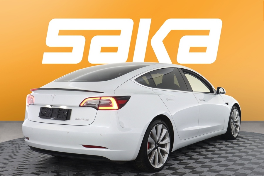 Tesla Model 3 vaihtoauto