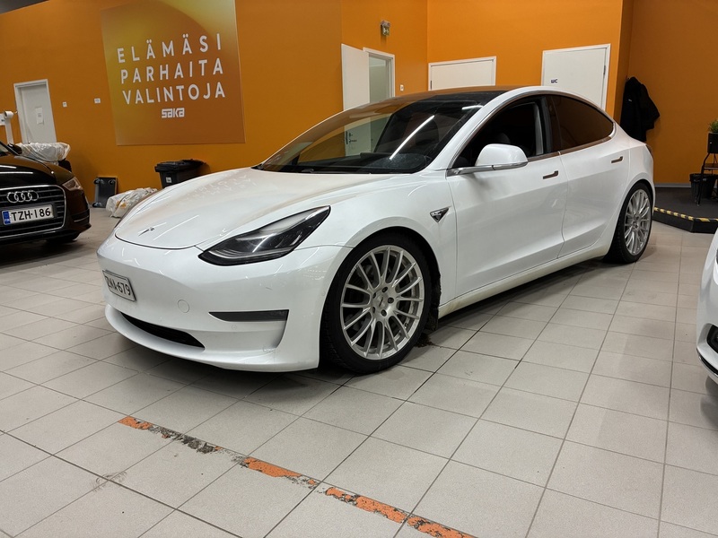 Tesla Model 3 vaihtoauto