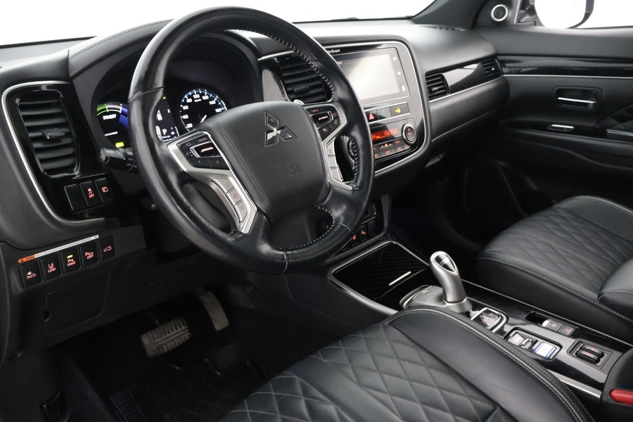 Mitsubishi Outlander PHEV vaihtoauto