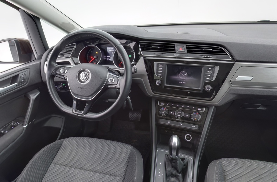 Volkswagen Touran vaihtoauto