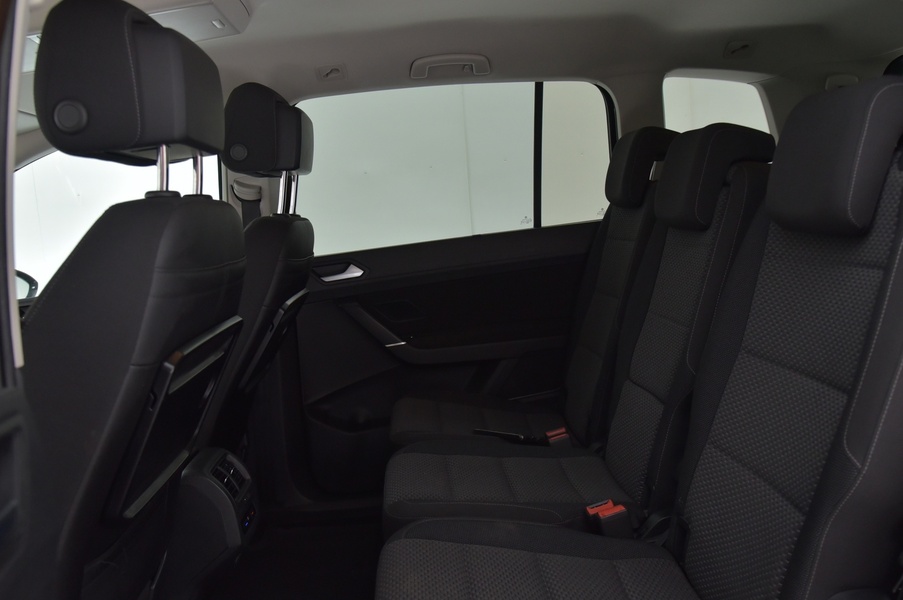 Volkswagen Touran vaihtoauto