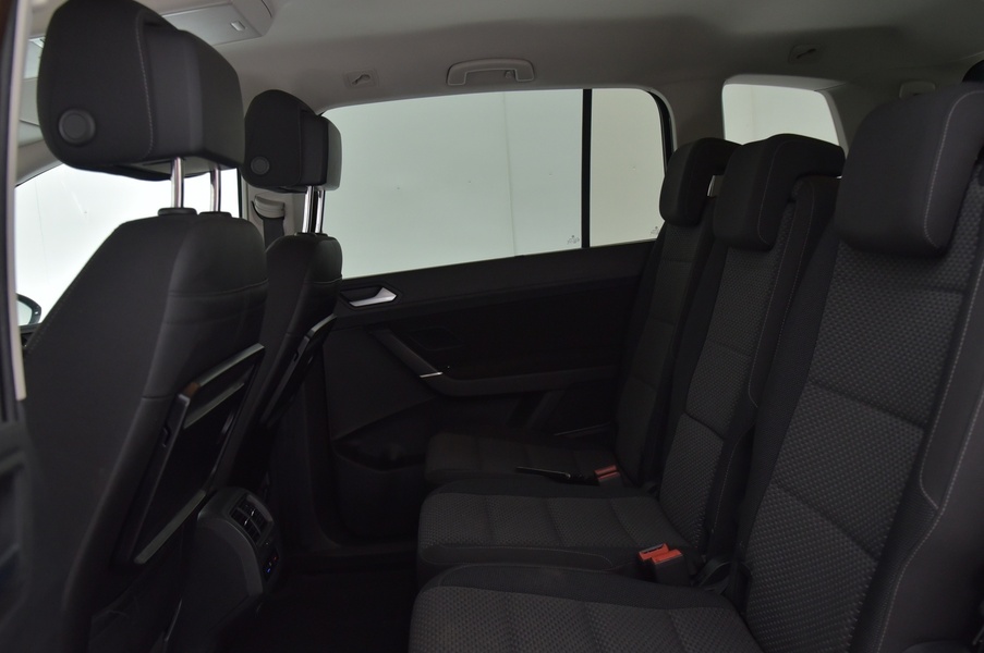 Volkswagen Touran vaihtoauto