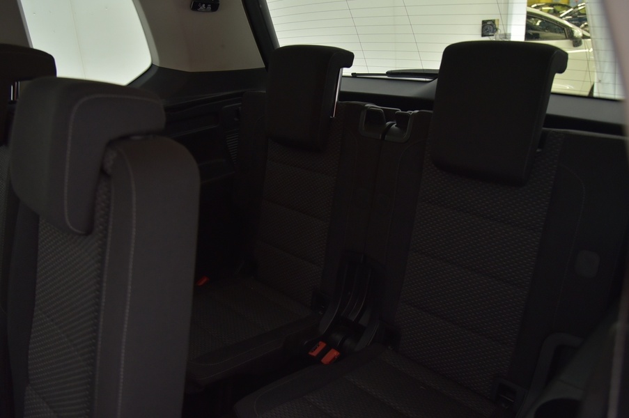 Volkswagen Touran vaihtoauto