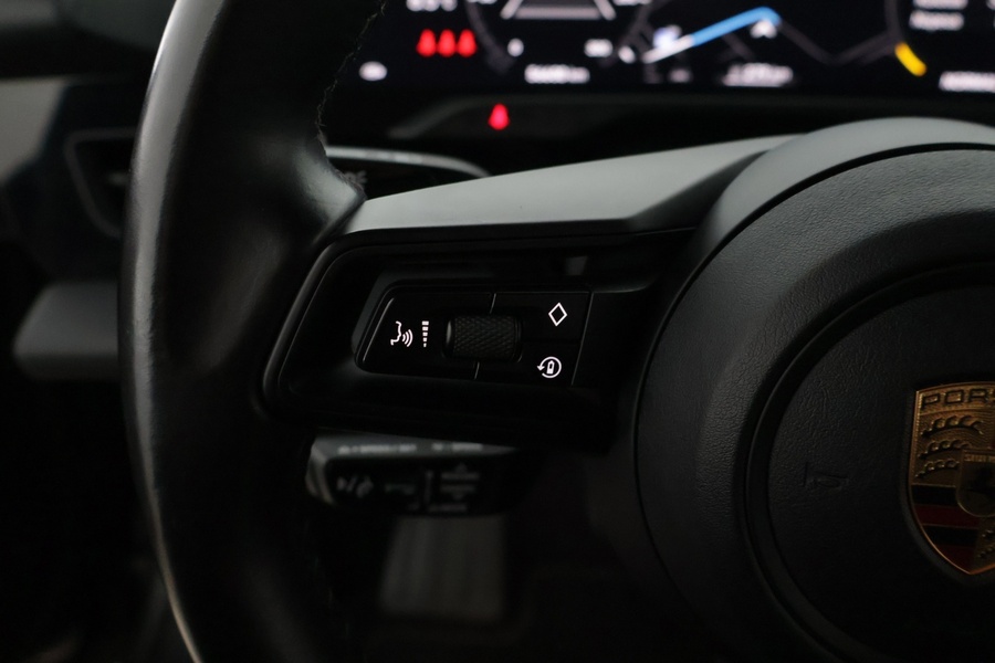 Porsche Taycan vaihtoauto