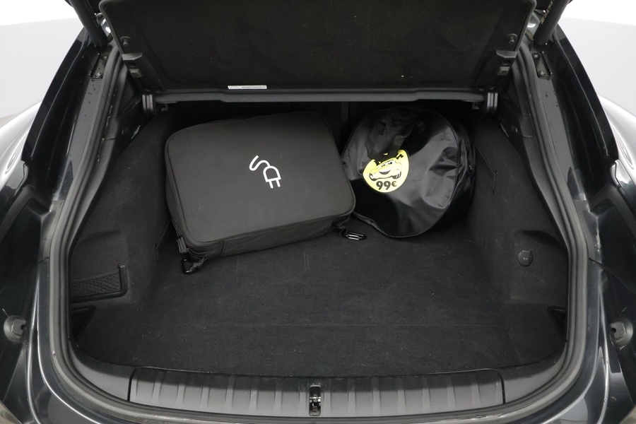 Porsche Taycan vaihtoauto