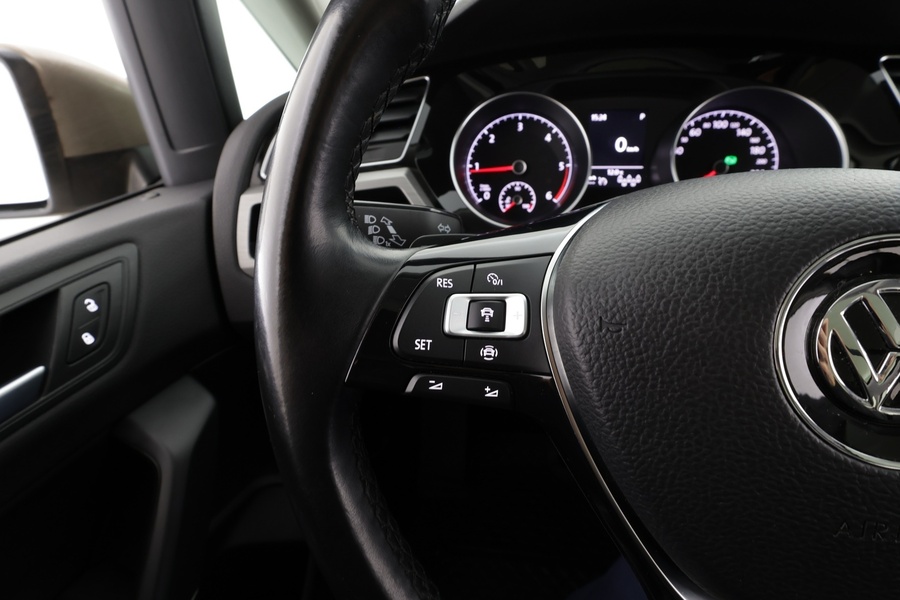 Volkswagen Touran vaihtoauto