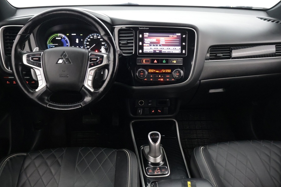 Mitsubishi Outlander PHEV vaihtoauto