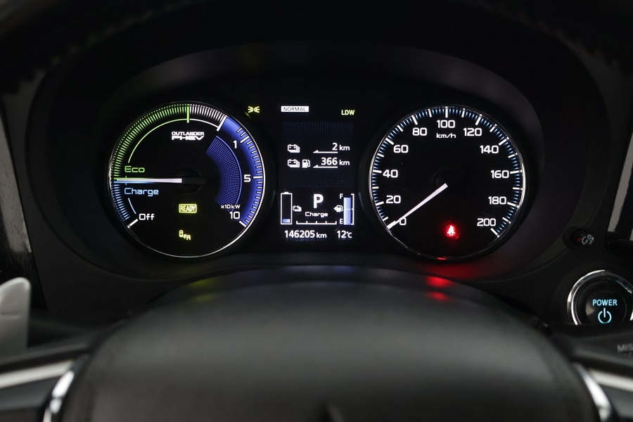 Mitsubishi Outlander PHEV vaihtoauto