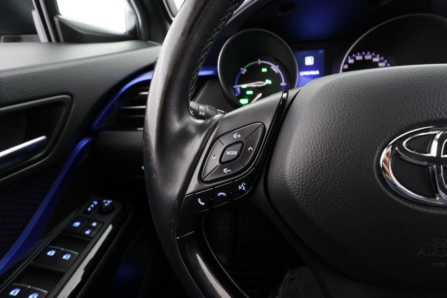 Toyota C-HR vaihtoauto