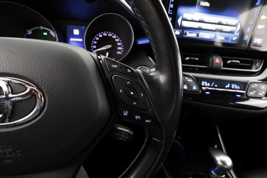 Toyota C-HR vaihtoauto