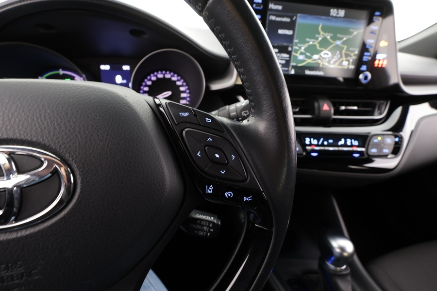 Toyota C-HR vaihtoauto