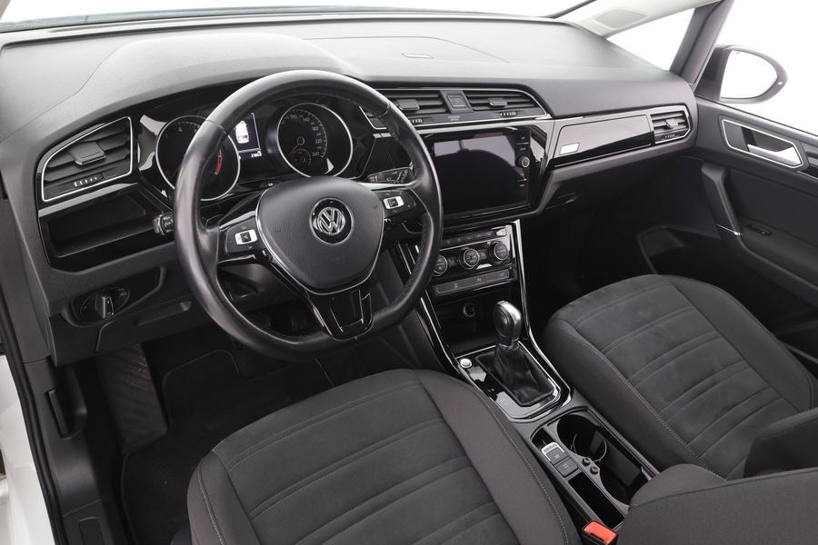 Volkswagen Touran vaihtoauto