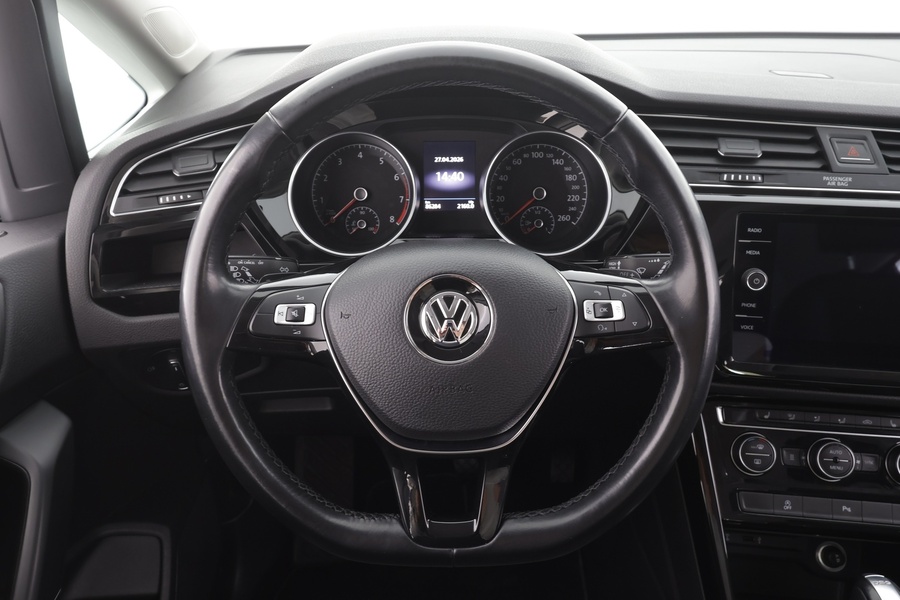 Volkswagen Touran vaihtoauto