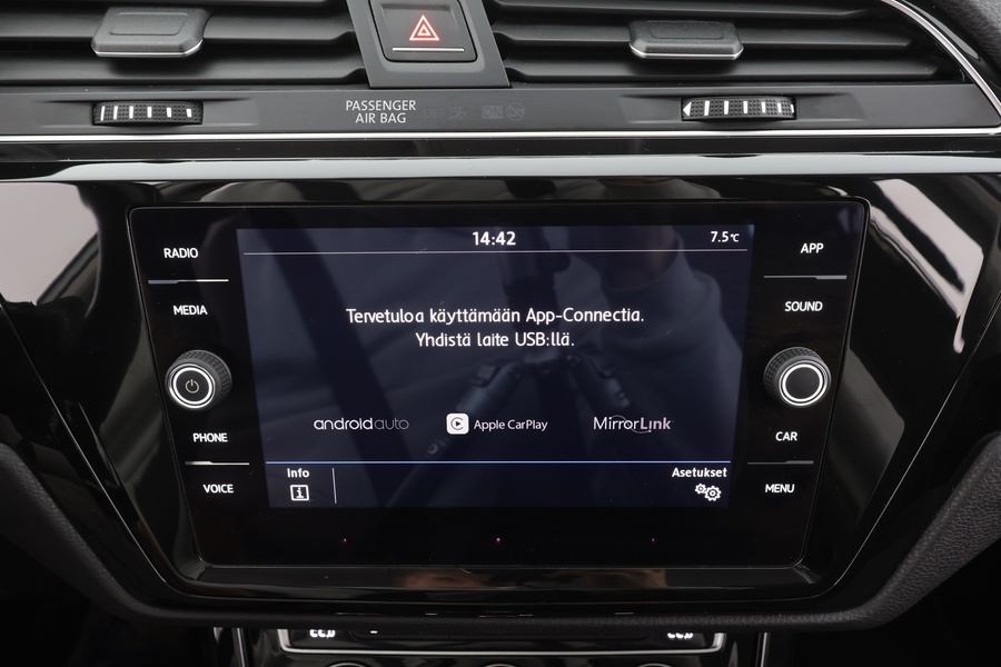 Volkswagen Touran vaihtoauto