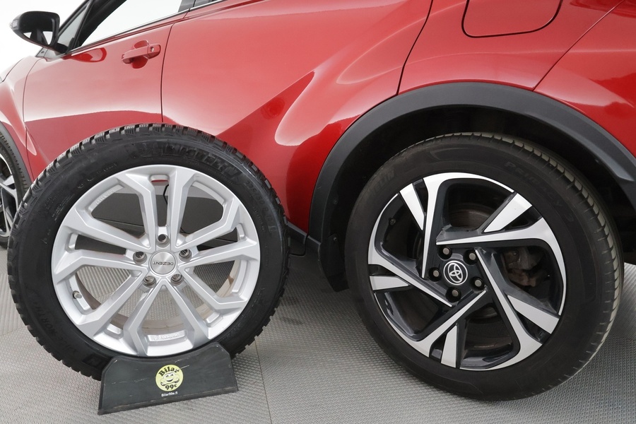 Toyota C-HR vaihtoauto