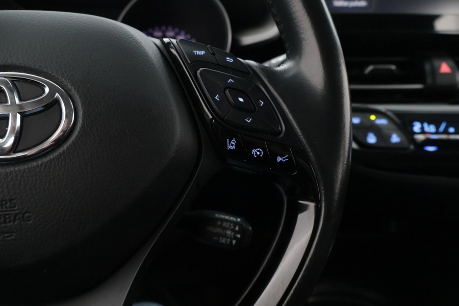 Toyota C-HR vaihtoauto