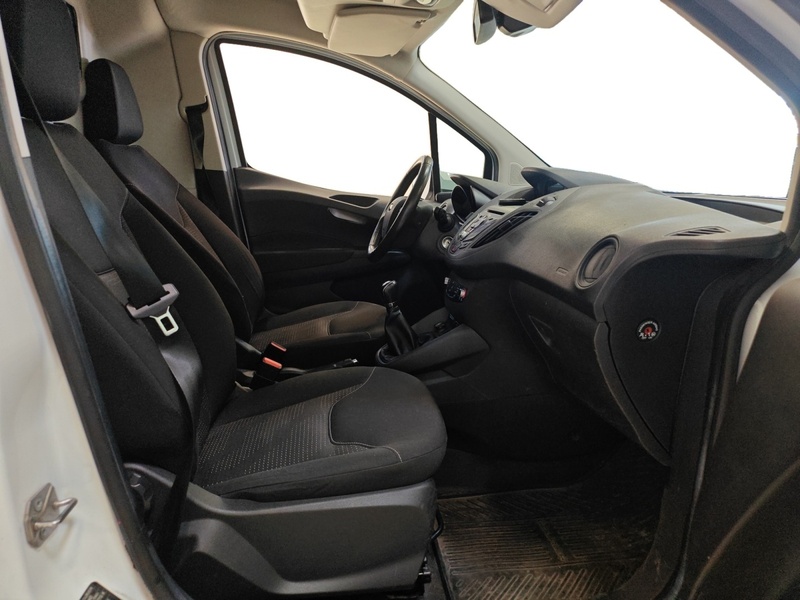 Ford Transit Courier vaihtoauto