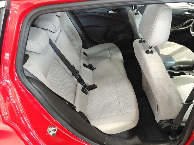 Opel Astra vaihtoauto