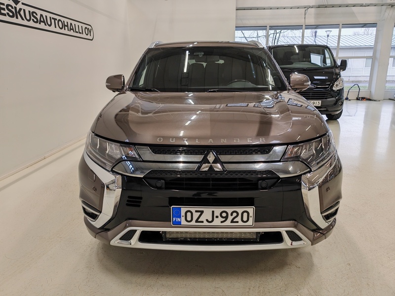 Mitsubishi Outlander PHEV vaihtoauto