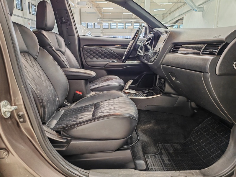 Mitsubishi Outlander PHEV vaihtoauto