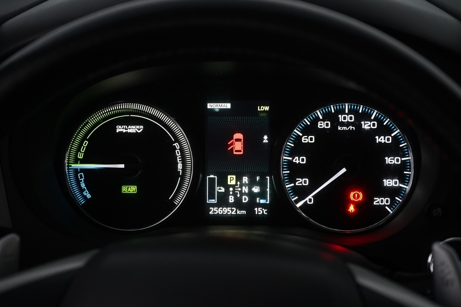 Mitsubishi Outlander PHEV vaihtoauto