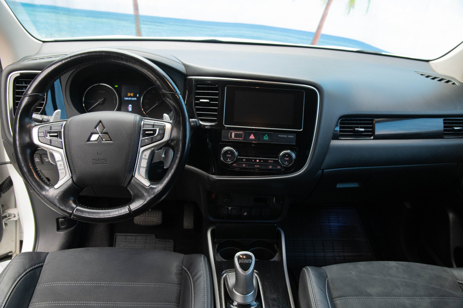 Mitsubishi Outlander PHEV vaihtoauto