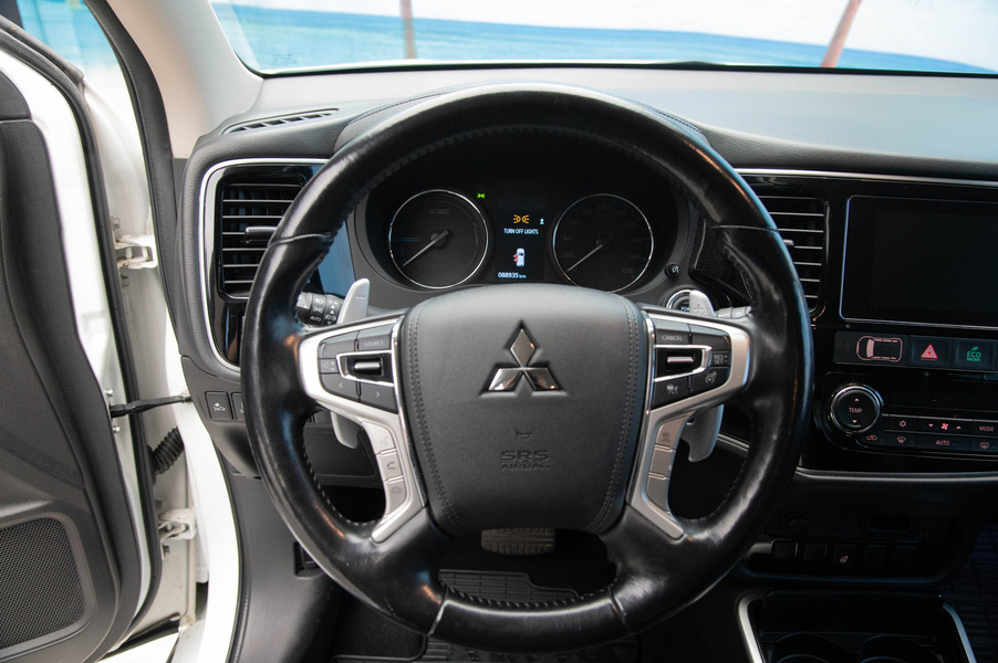 Mitsubishi Outlander PHEV vaihtoauto