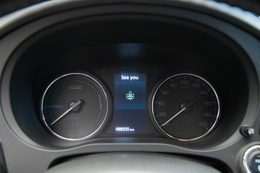 Mitsubishi Outlander PHEV vaihtoauto